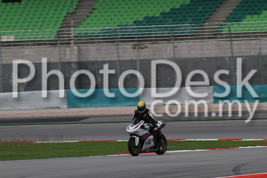 01_101030_00305_RevClub