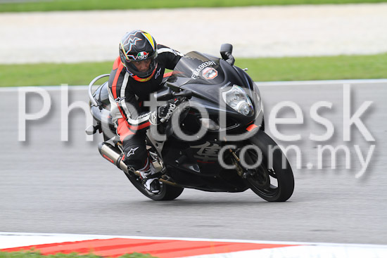 01_101030_00325_RevClub