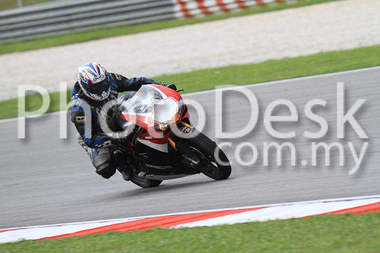 01_101030_00333_RevClub