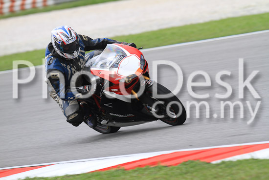 01_101030_00335_RevClub