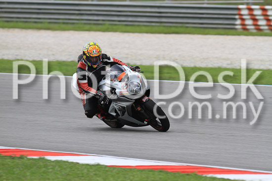 01_101030_00339_RevClub