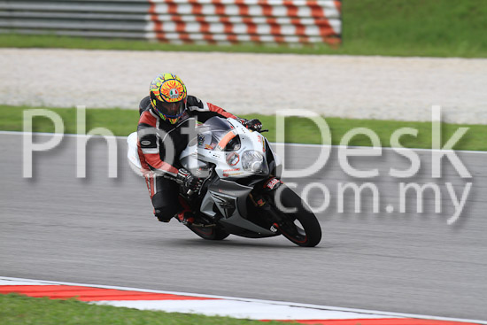 01_101030_00340_RevClub