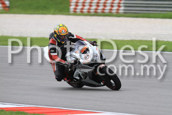 01_101030_00341_RevClub