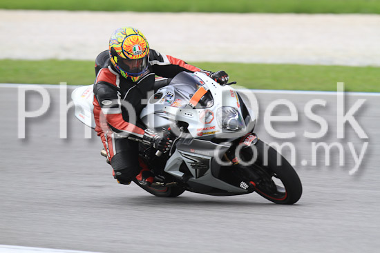 01_101030_00343_RevClub