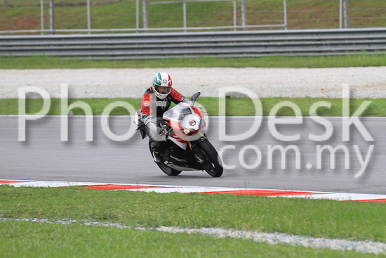 01_101030_00344_RevClub