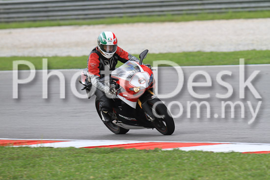 01_101030_00346_RevClub