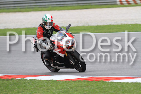 01_101030_00347_RevClub