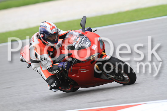 01_101030_00352_RevClub