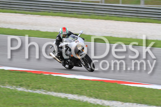 01_101030_00367_RevClub