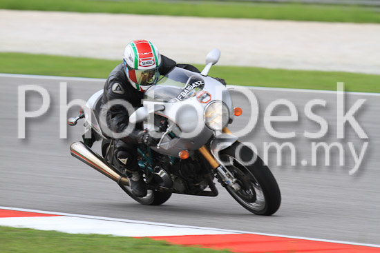 01_101030_00371_RevClub