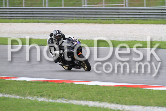 01_101030_00389_RevClub