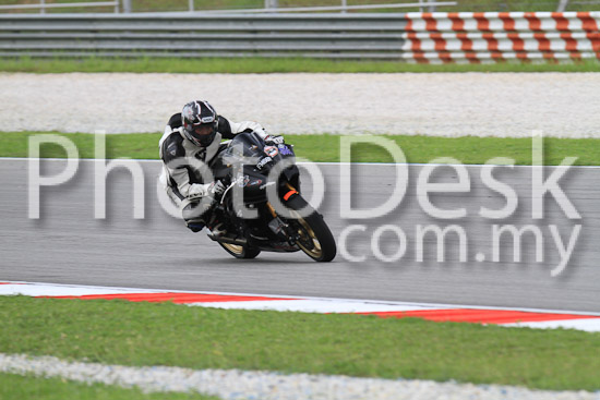 01_101030_00390_RevClub