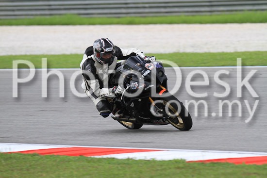 01_101030_00391_RevClub