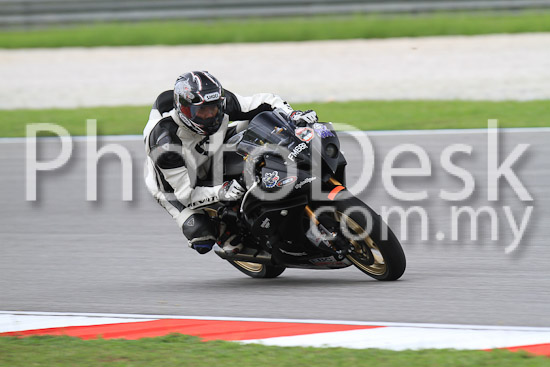 01_101030_00392_RevClub