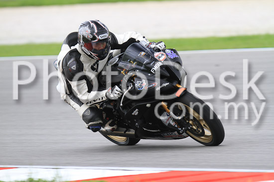 01_101030_00394_RevClub