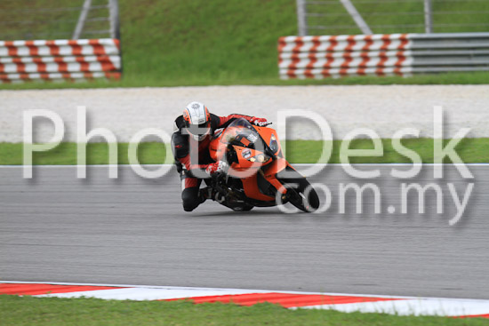 01_101030_00395_RevClub