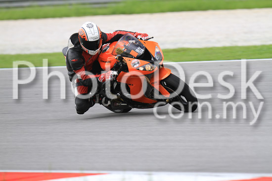 01_101030_00398_RevClub