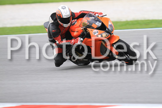 01_101030_00399_RevClub