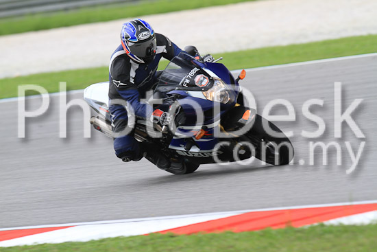 01_101030_00408_RevClub