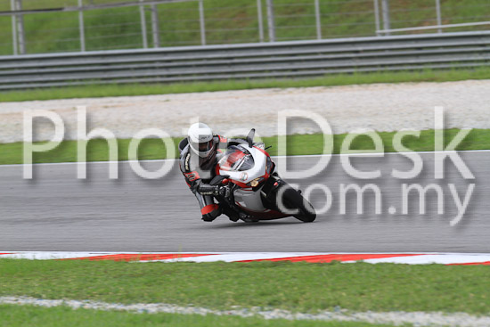 01_101030_00409_RevClub