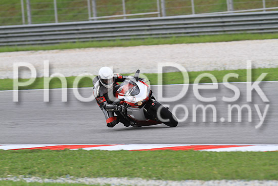 01_101030_00410_RevClub