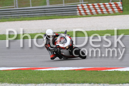 01_101030_00411_RevClub