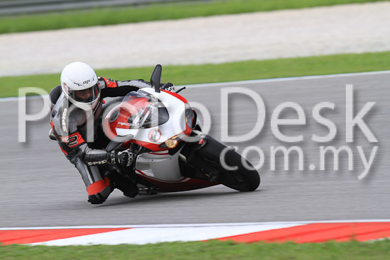 01_101030_00415_RevClub