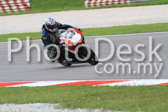 01_101030_00418_RevClub