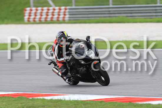 01_101030_00424_RevClub