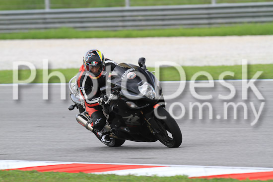 01_101030_00425_RevClub