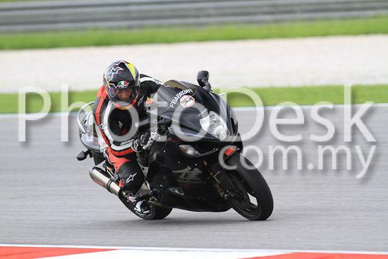 01_101030_00427_RevClub