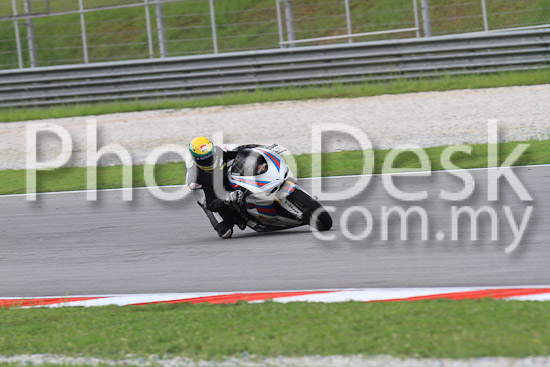 01_101030_00440_RevClub