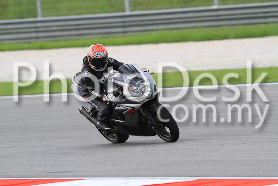 01_101030_00454_RevClub