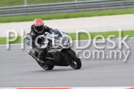 01_101030_00455_RevClub