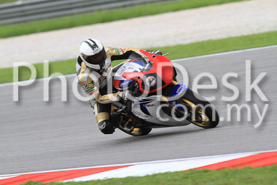 01_101030_00466_RevClub