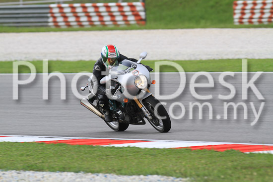 01_101030_00483_RevClub