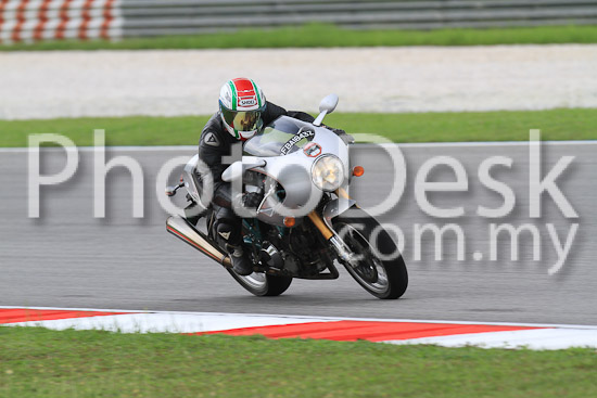 01_101030_00485_RevClub