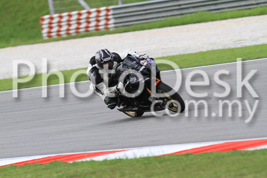 01_101030_00489_RevClub