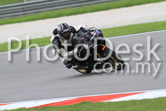 01_101030_00491_RevClub