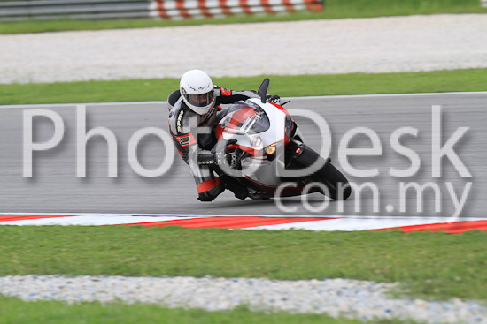 01_101030_00498_RevClub