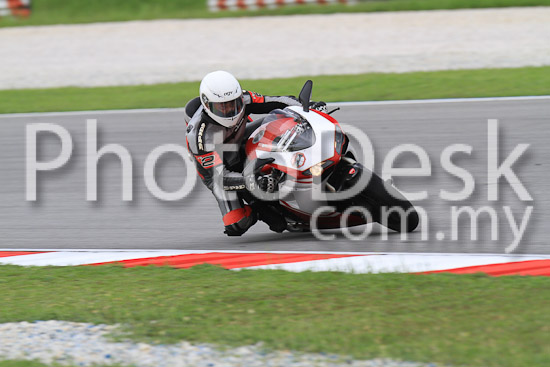 01_101030_00499_RevClub