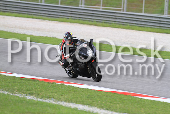 01_101030_00525_RevClub