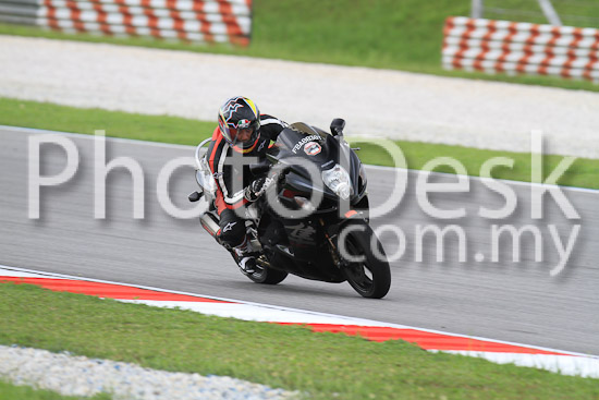 01_101030_00526_RevClub