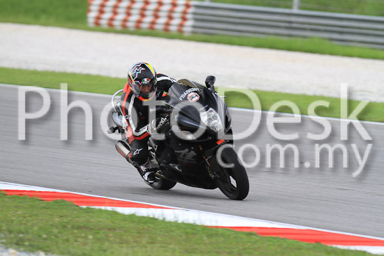 01_101030_00527_RevClub