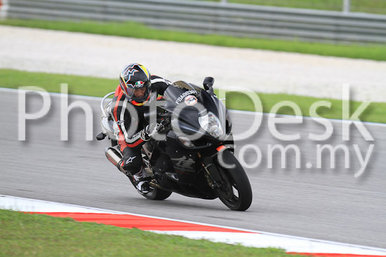 01_101030_00528_RevClub