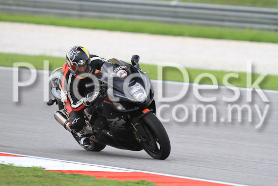 01_101030_00529_RevClub