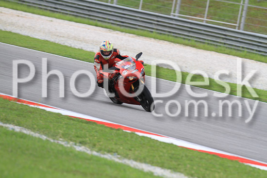 01_101030_00548_RevClub