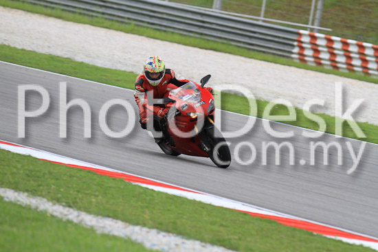 01_101030_00549_RevClub