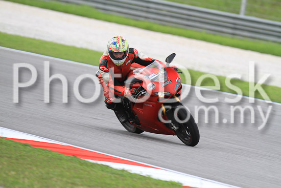 01_101030_00550_RevClub