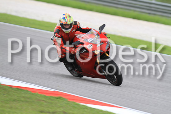 01_101030_00551_RevClub